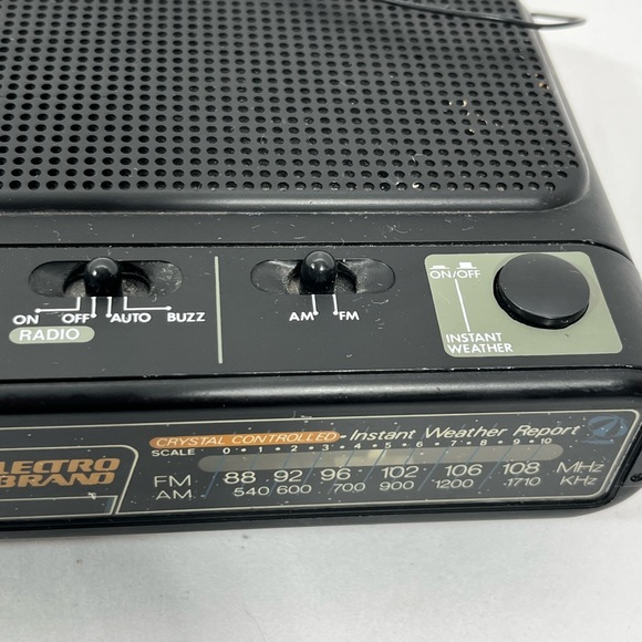 Vintage Electro Brand Model 4440 Alarm Clock Radio AM-FM Instant Weather Battery - Picture 4 of 12